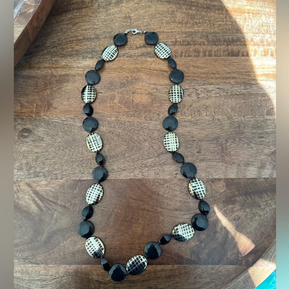 Black white geometric pattern necklace